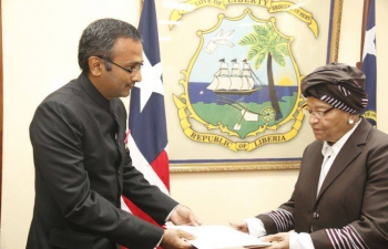 Ambassador pesenting Letter of Credence to H. E. President of Liberia on 10 November 2016