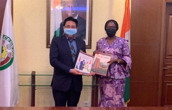 Ambassador meeting Minister of State, Minister of Foreign Affairs, African Integration and Diaspora Ms. Kandia KAMISSOKO CAMARA