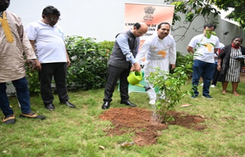 As part of Africa Day celebrations, Mission in collaboration with Art of Living Côte d’Ivoire organized a tree planting drive